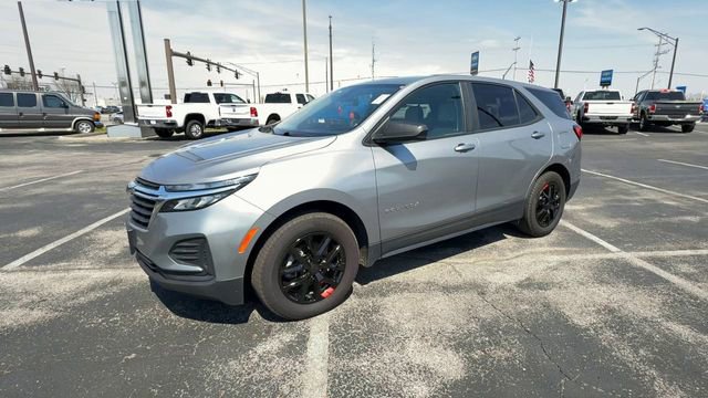 Used 2023 Chevrolet Equinox LS AWD/4WD image 4
