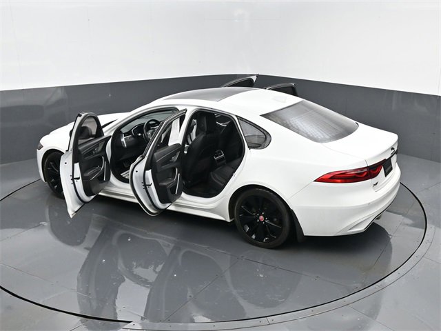 Used 2022 Jaguar XF R-Dynamic SE image 28