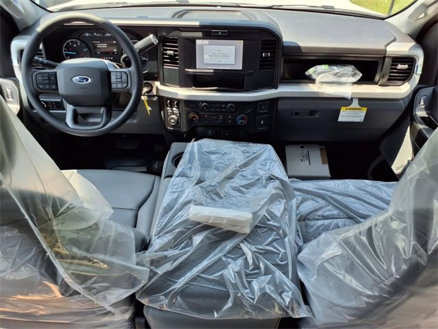 New 2025 Ford F550 4x4 Crew Cab image 7