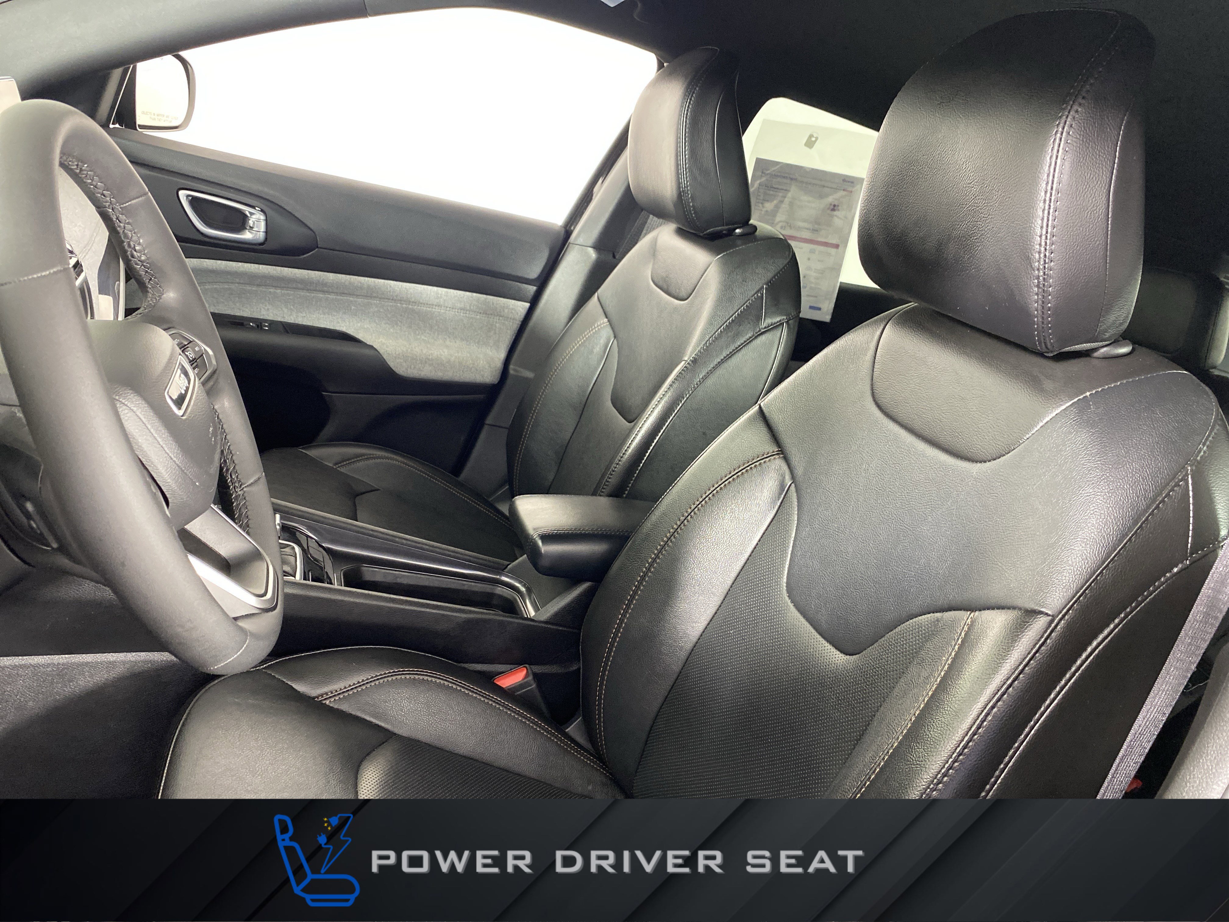 Used 2023 Jeep Compass Latitude AWD/4WD image 17