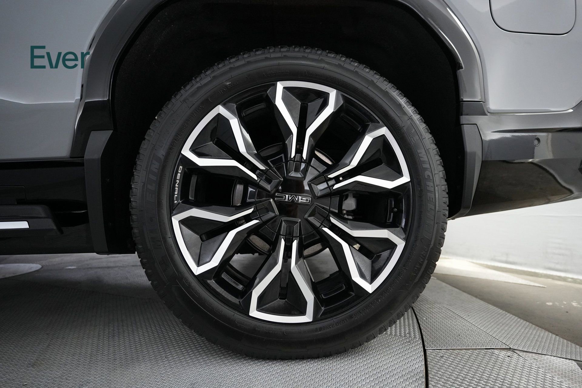 Used 2024 GMC Sierra EV Denali image 9