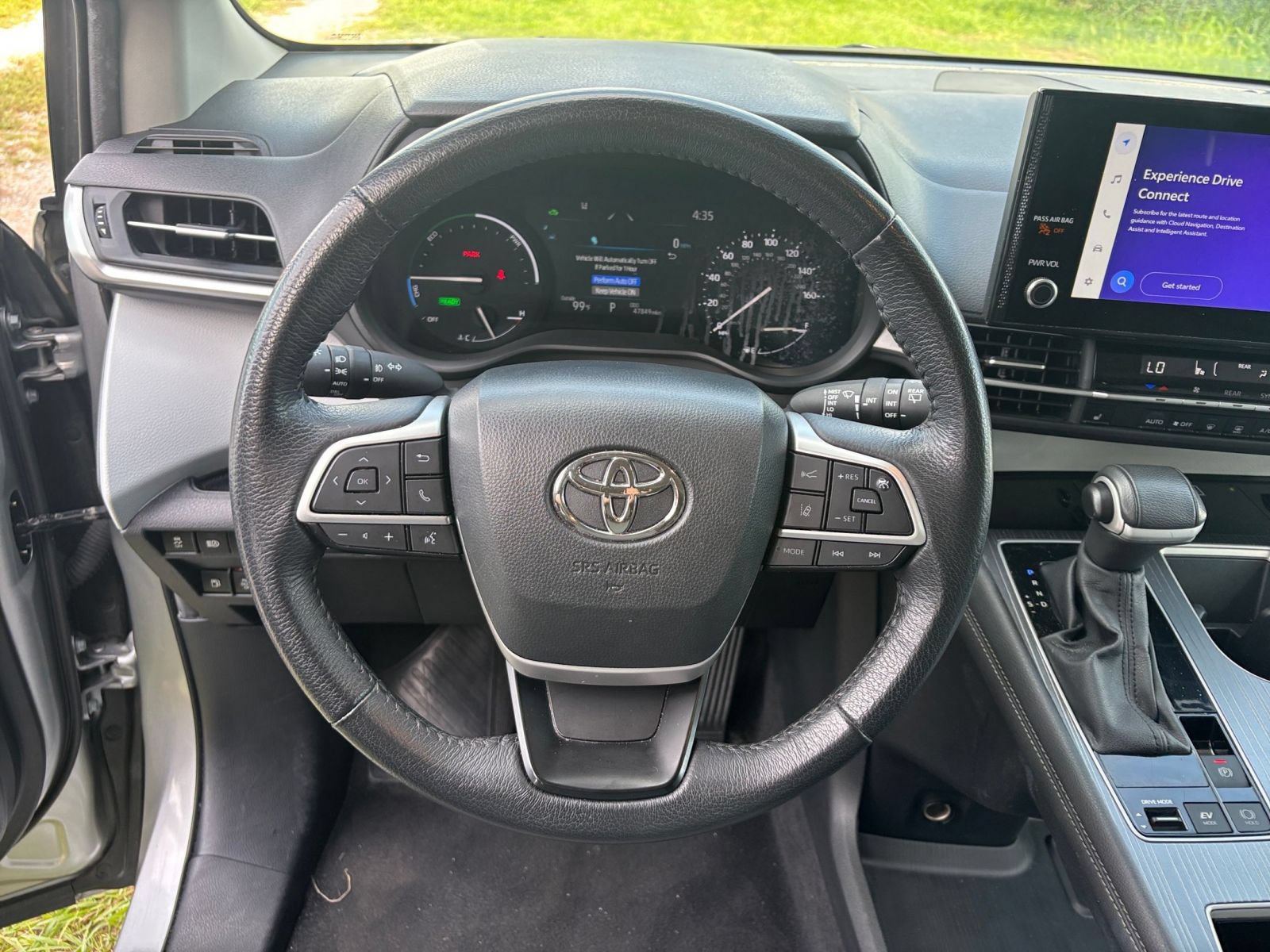 Used 2025 Toyota Sienna XLE FWD image 29