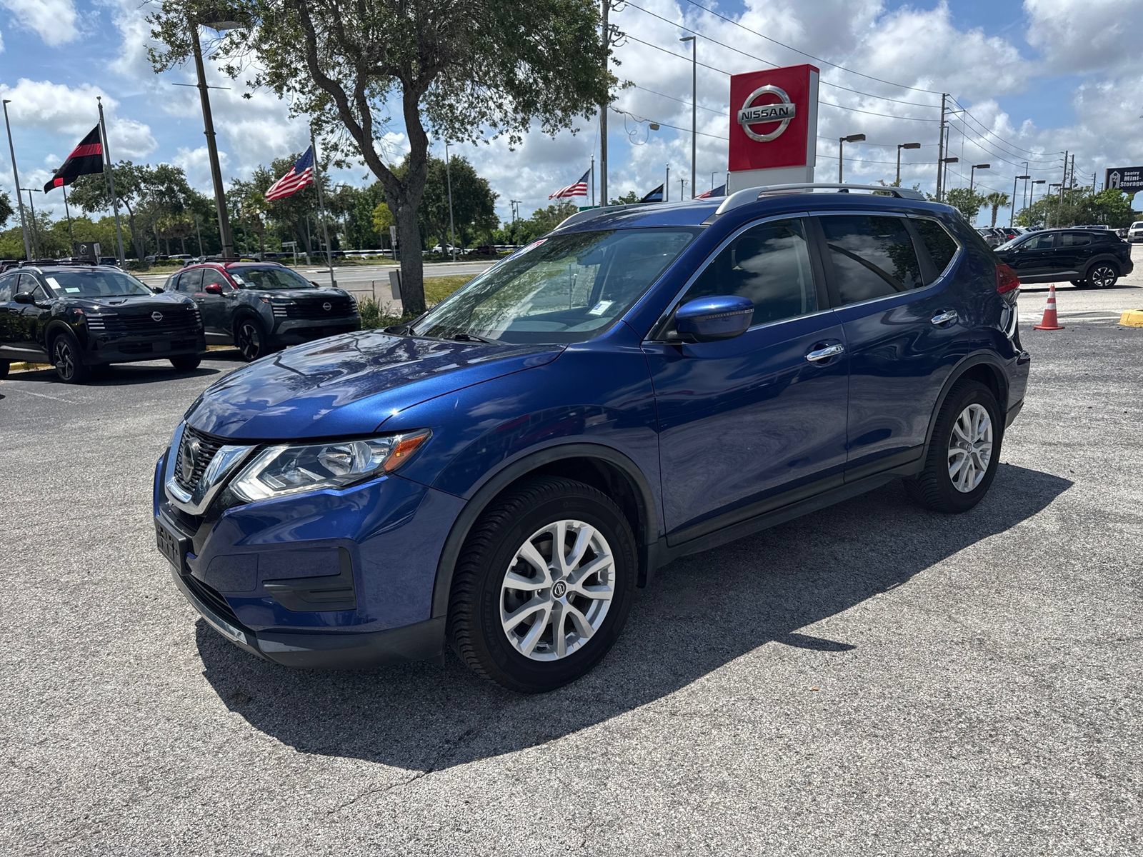 Used 2019 Nissan Rogue SV AWD/4WD image 3