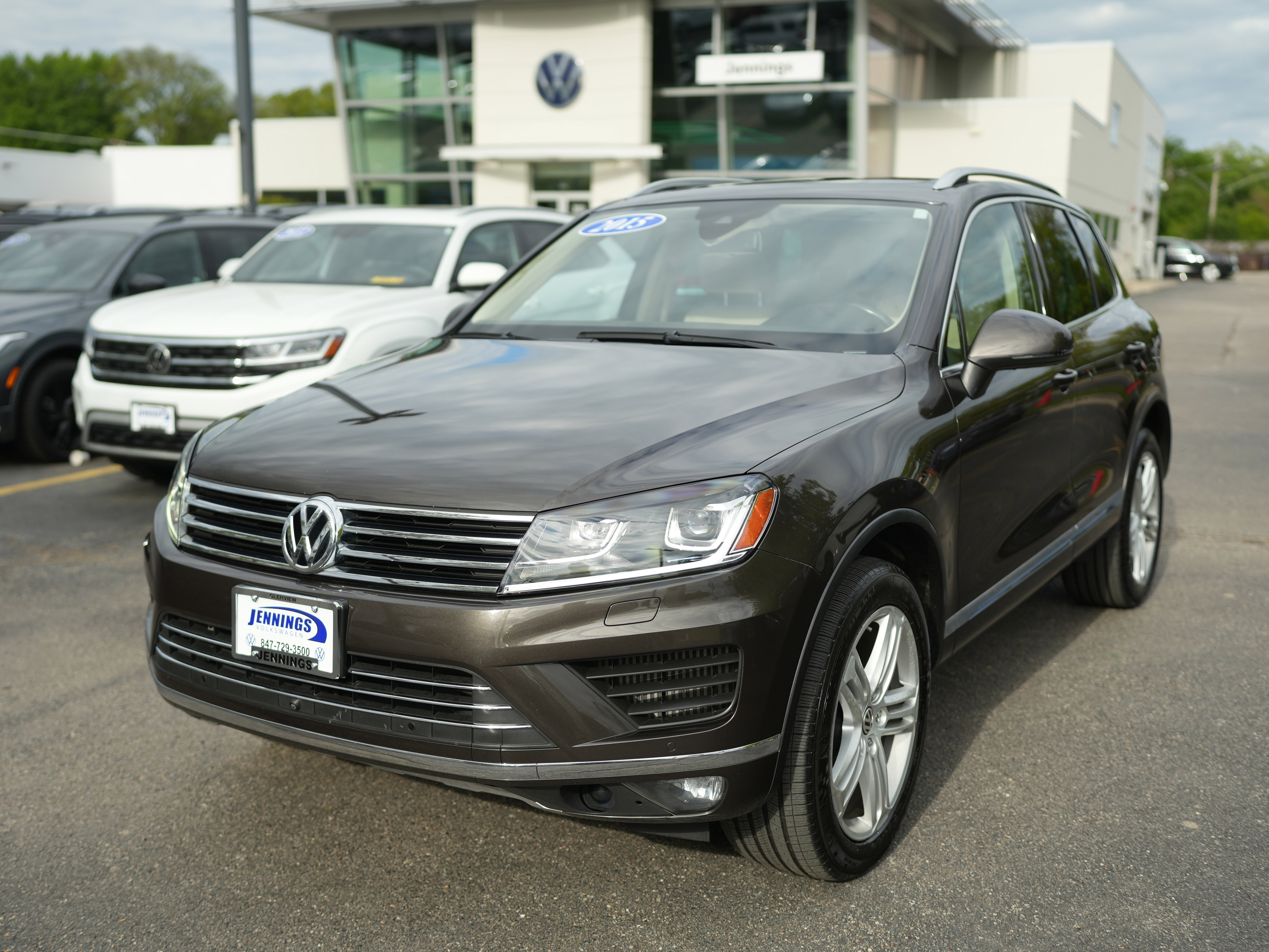 Used 2015 Volkswagen Touareg Executive AWD/4WD image 3