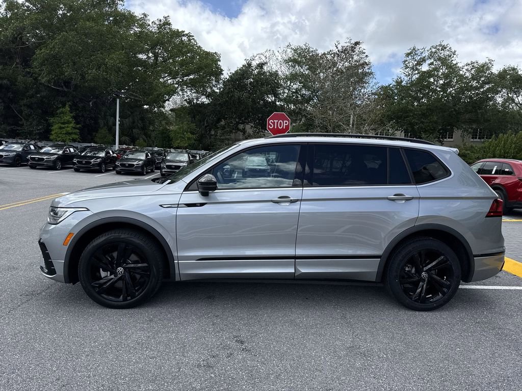 Used 2023 Volkswagen Tiguan SE R-Line image 11