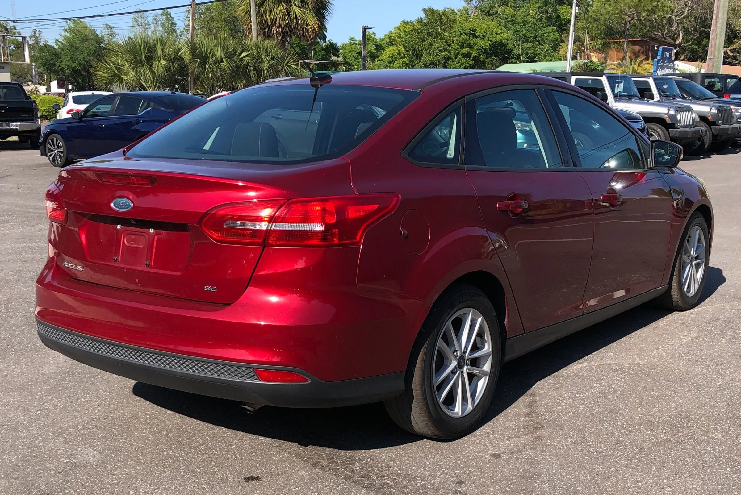 Used 2017 Ford Focus SE FWD image 3
