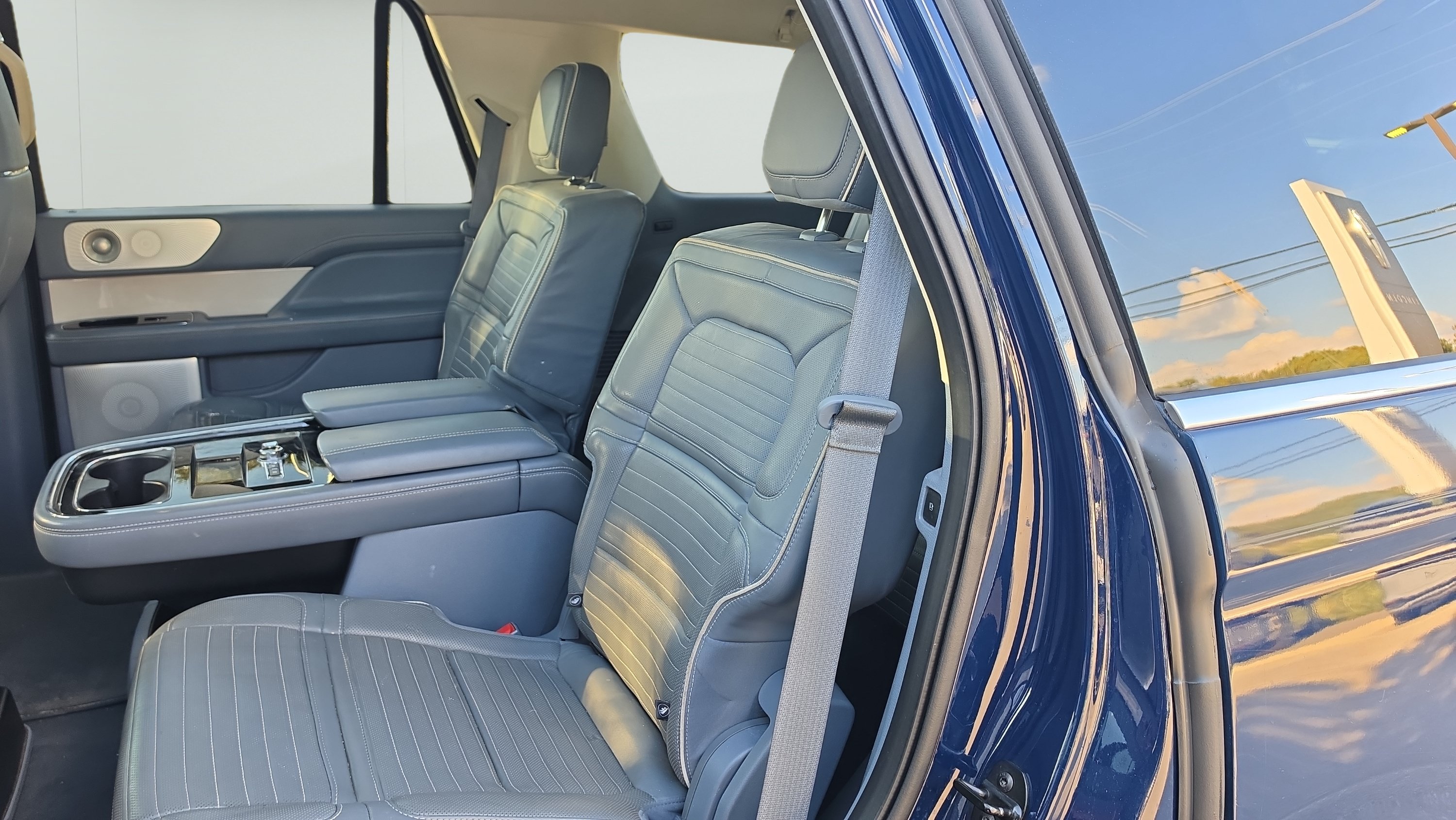 Used 2018 Lincoln Navigator Black Label w/ Cargo Package AWD/4WD image 19