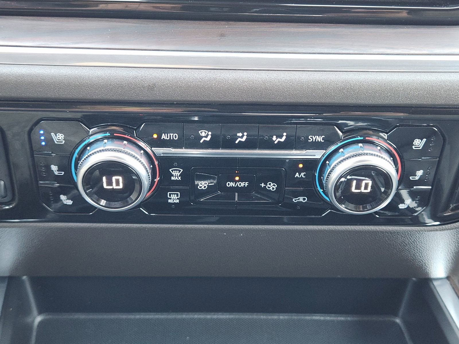 Used 2023 GMC Sierra 1500 SLT image 18