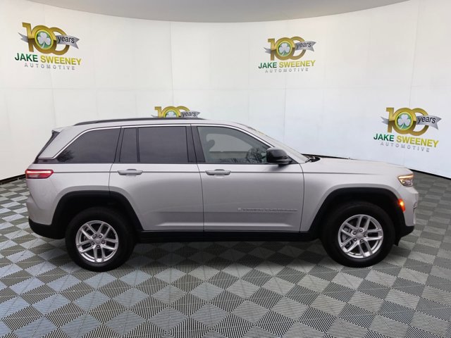 Used 2025 Jeep Grand Cherokee Laredo X w/ Luxury Tech Group I image 11