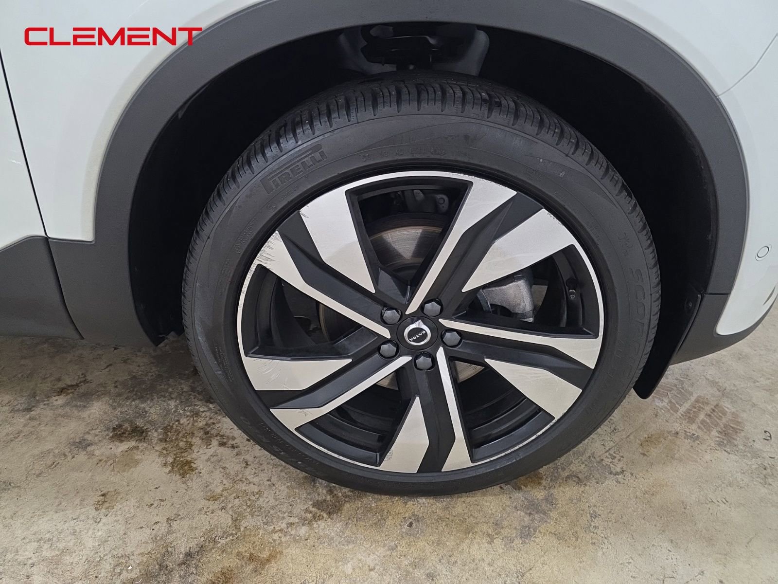 Used 2023 Volvo XC40 B5 Ultimate image 34