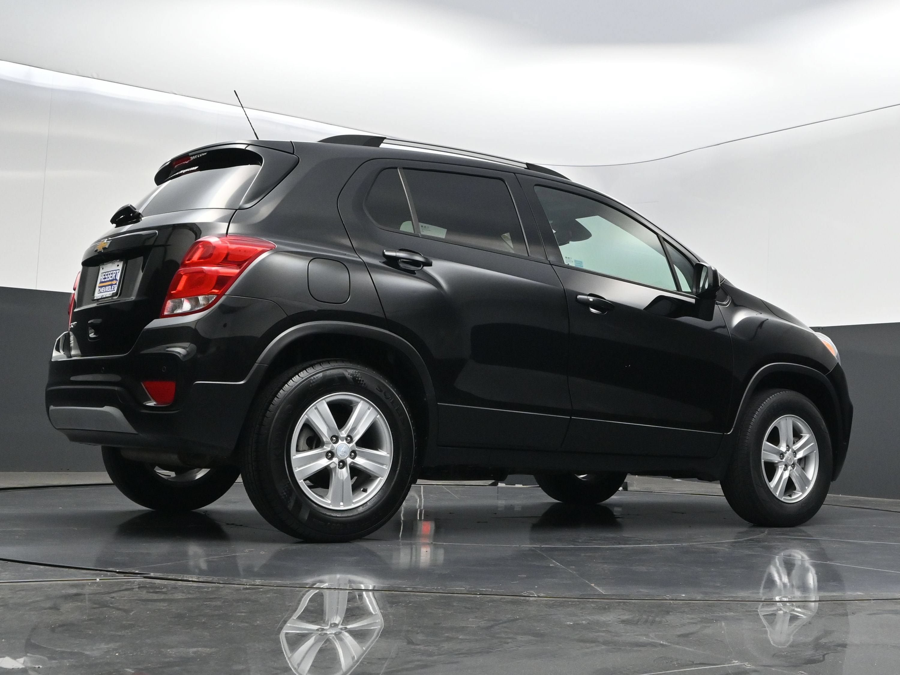 Used 2021 Chevrolet Trax LT w/ Driver Confidence Package AWD/4WD image 38
