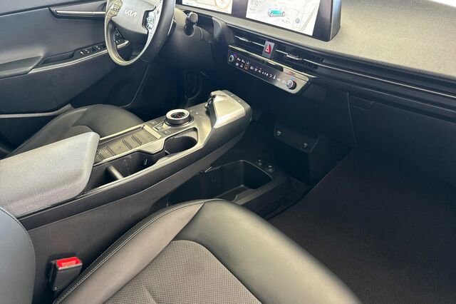 Used 2022 Kia EV6 Light image 13