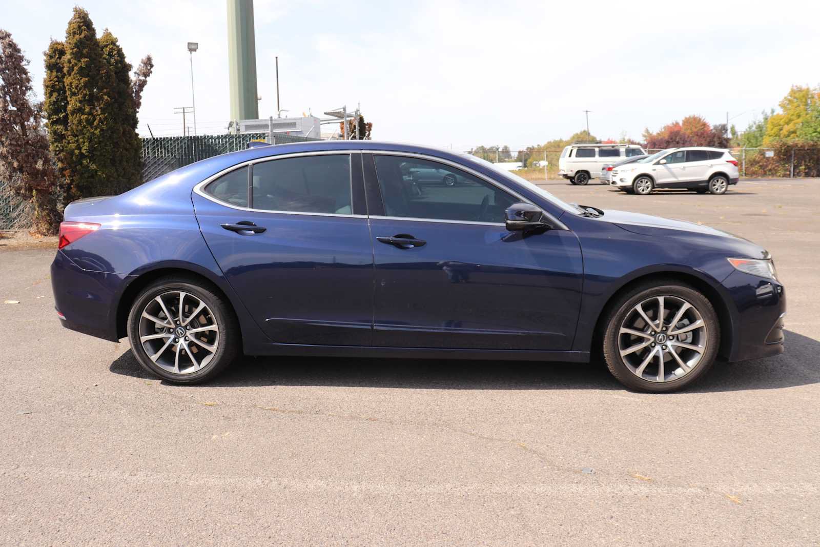Used 2017 Acura TLX w/ Technology Package FWD image 4