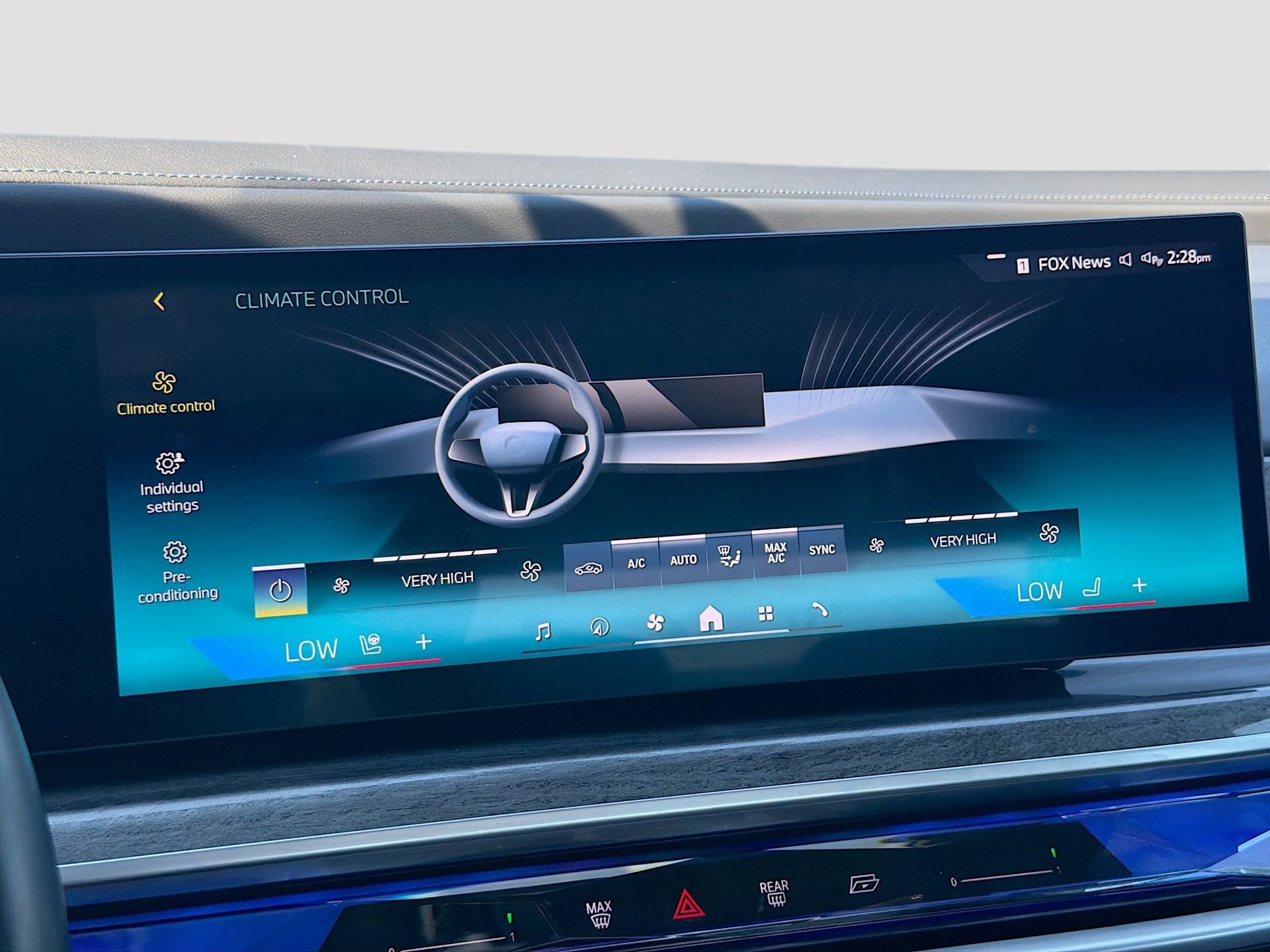 Certified 2025 BMW 740i image 35