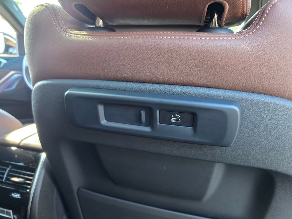 Used 2021 BMW X6 sDrive40i w/ Convenience Package image 34