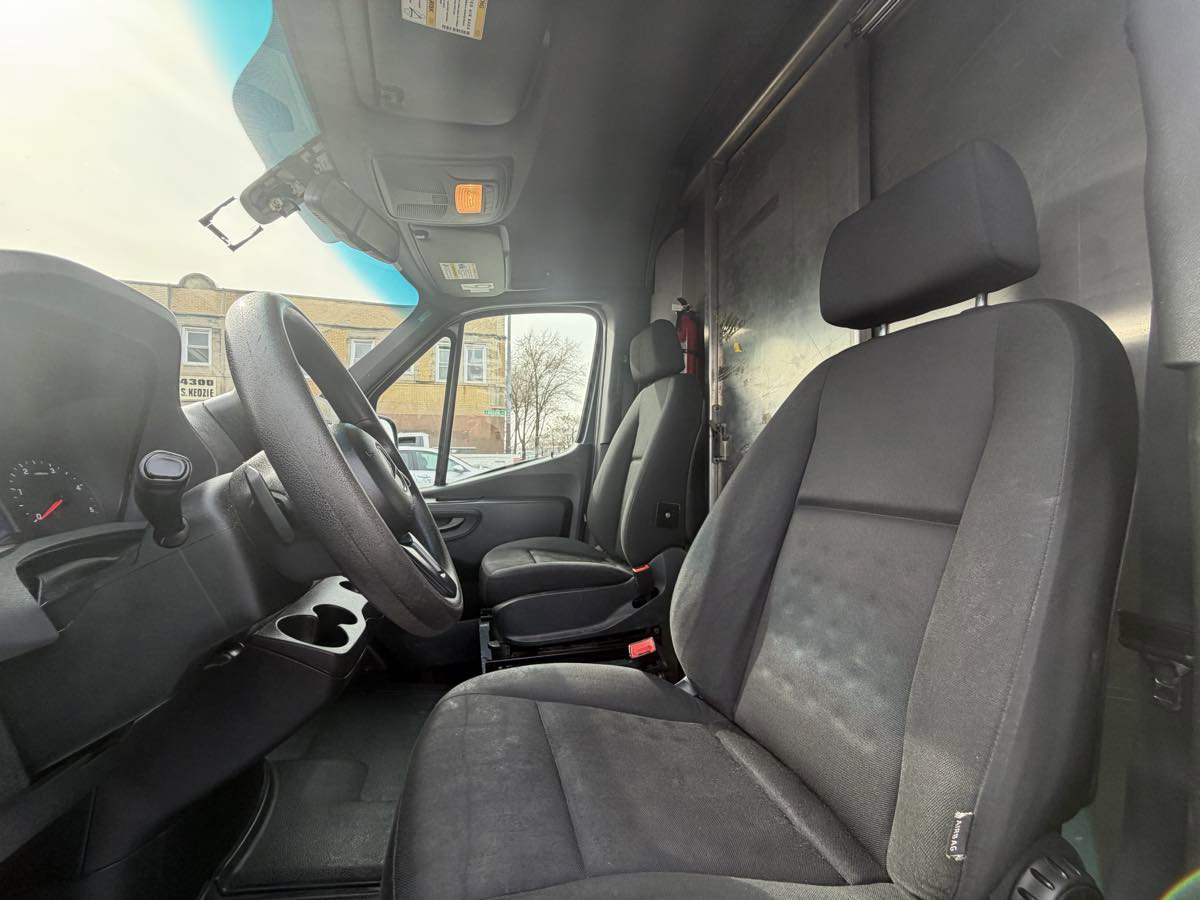 Used 2019 Mercedes-Benz Sprinter 144 image 12
