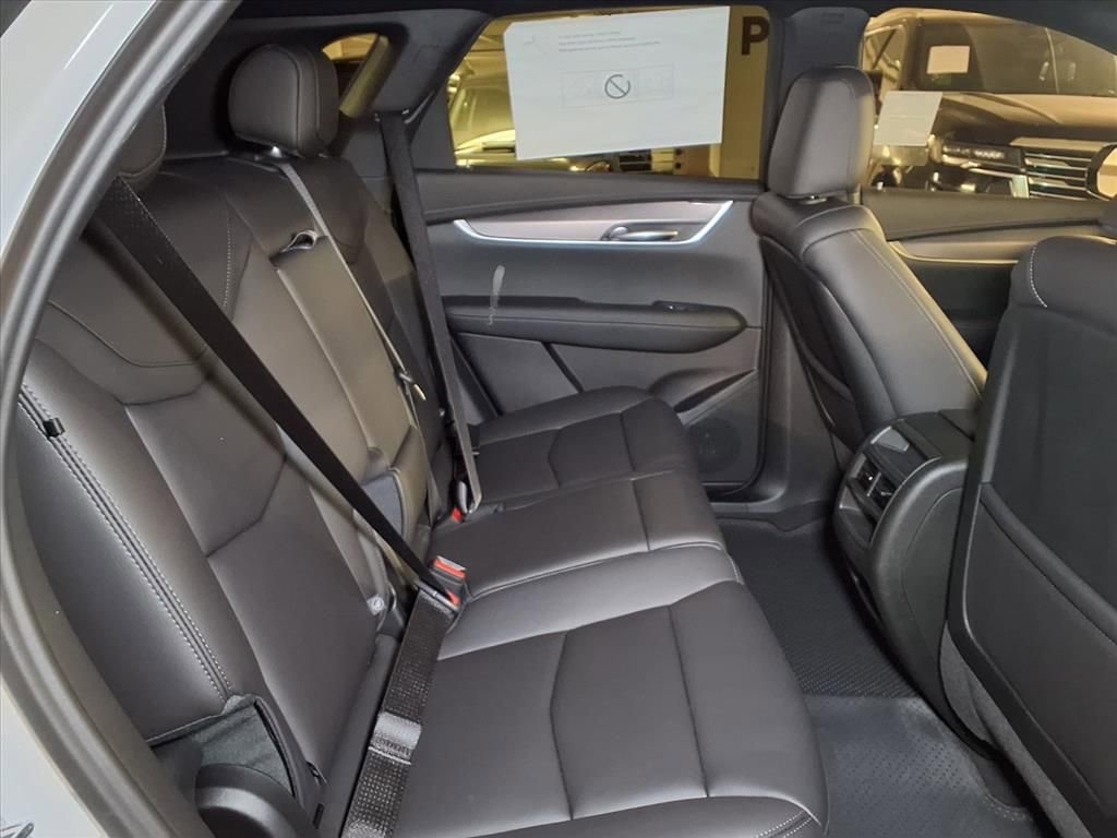 New 2026 Cadillac XT5 Luxury image 7