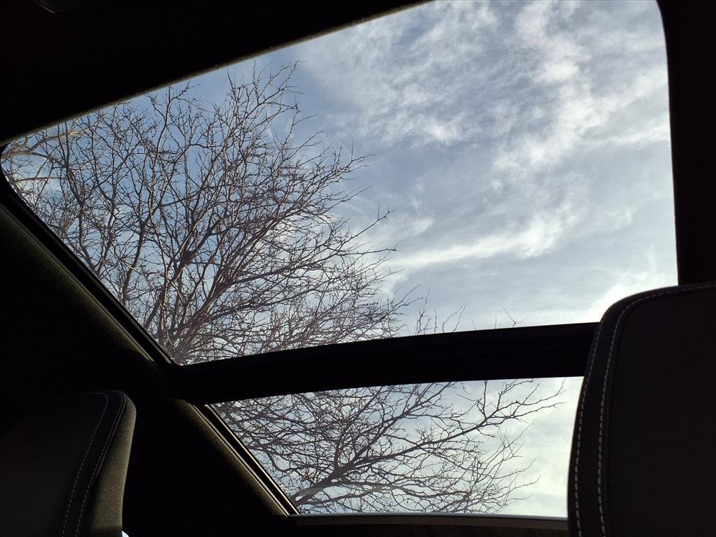 Used 2024 Volvo XC40 B5 Core image 8