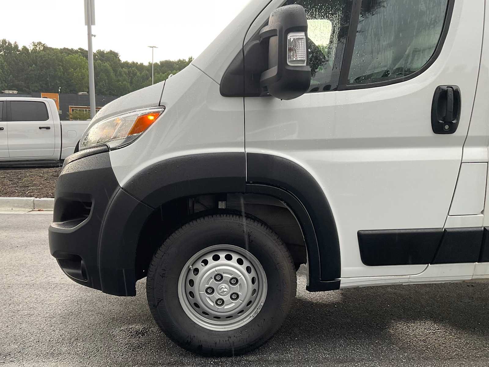 Used 2024 RAM ProMaster 2500 w/ Convenience Group FWD image 11