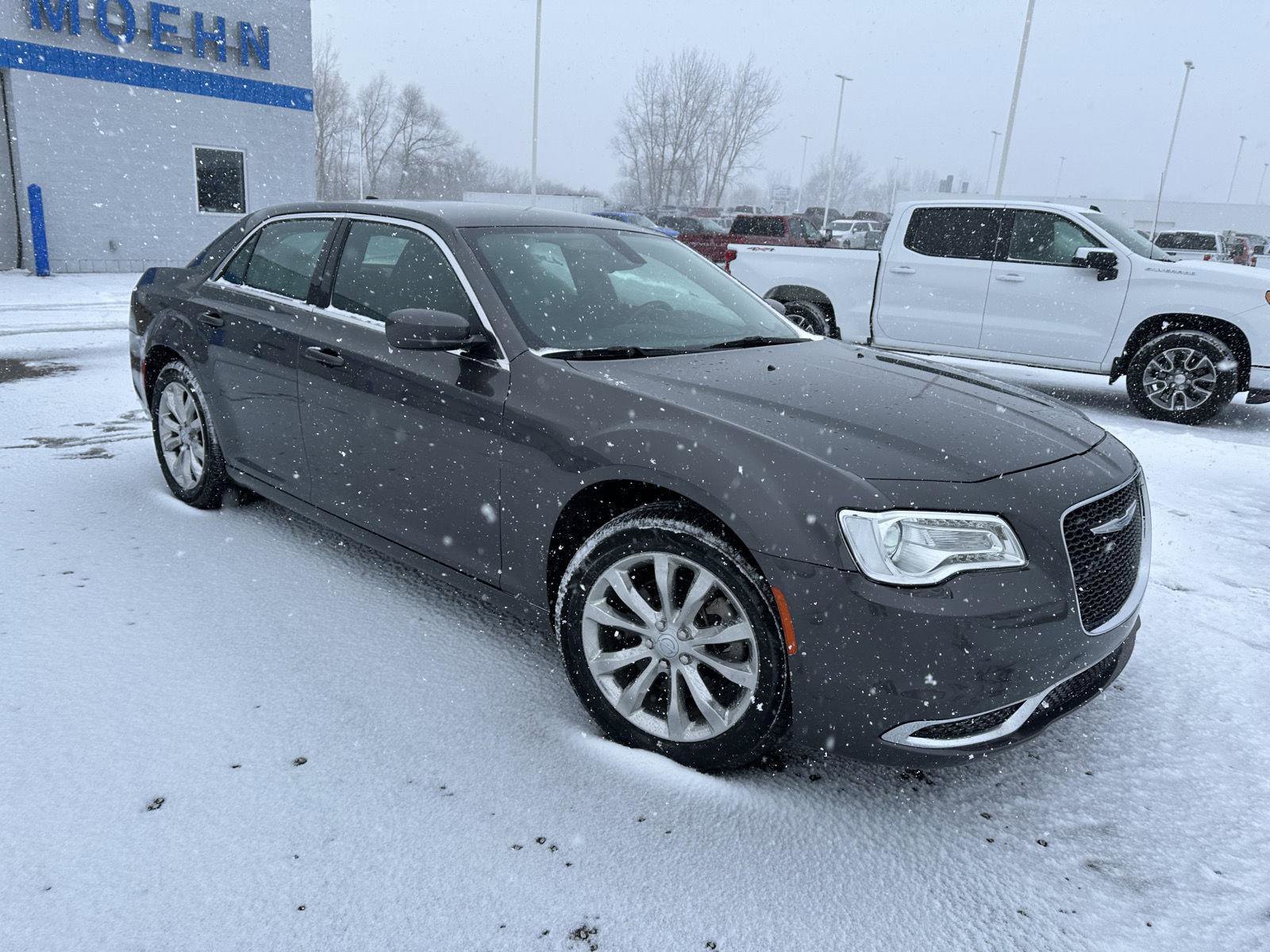Used 2022 Chrysler 300 Touring image 9