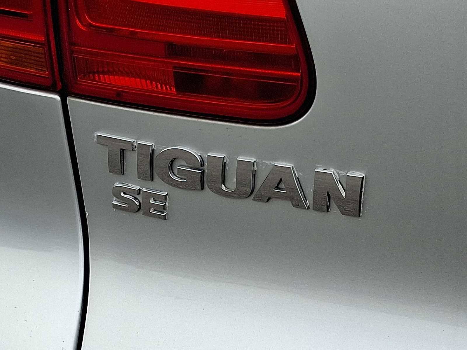 Used 2016 Volkswagen Tiguan SE image 38