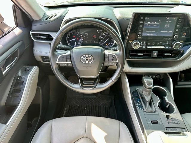 Used 2020 Toyota Highlander XLE image 16