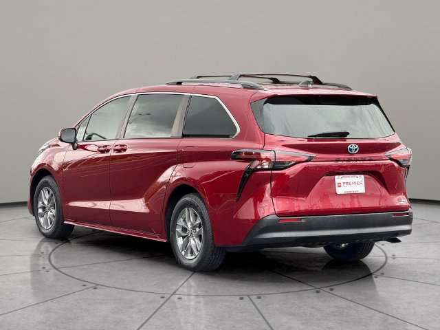 Certified 2022 Toyota Sienna LE FWD image 4