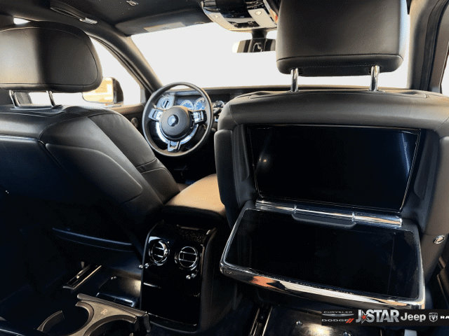 Used 2022 Rolls-Royce Phantom Sedan RWD image 32