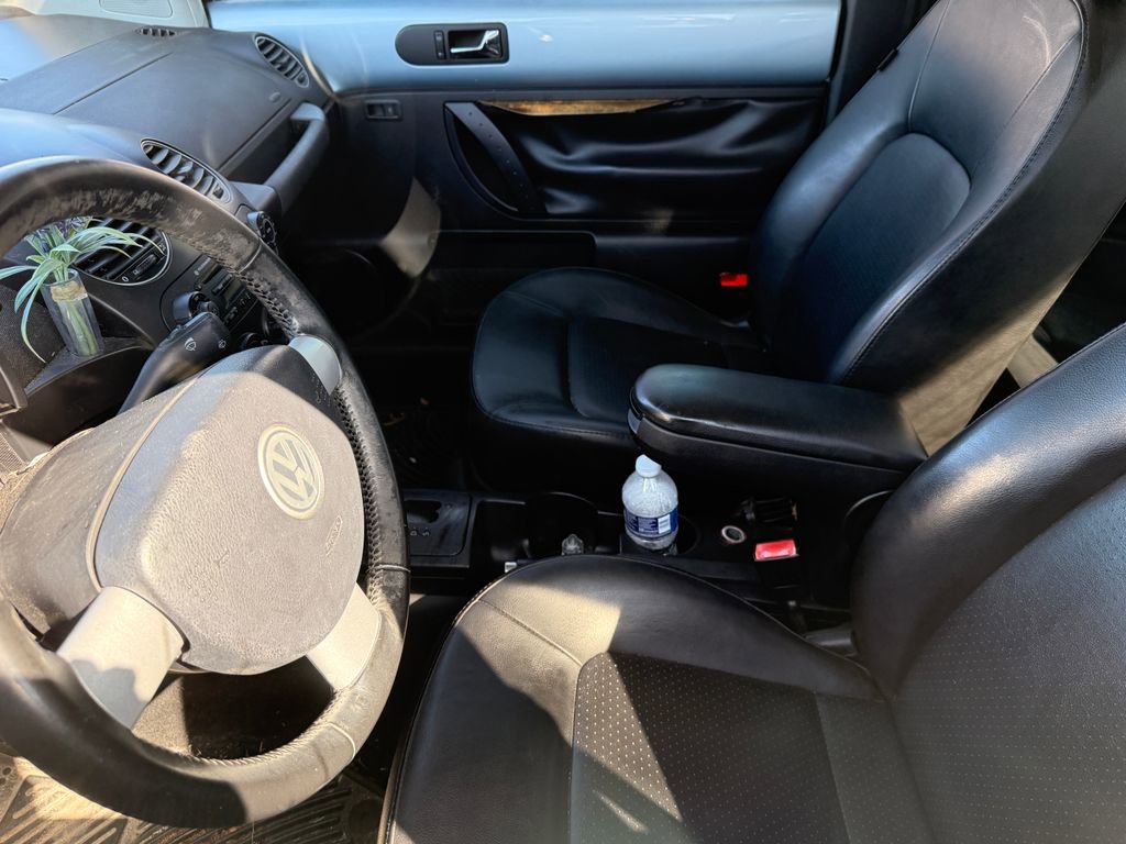 Used 2009 Volkswagen Beetle S image 3