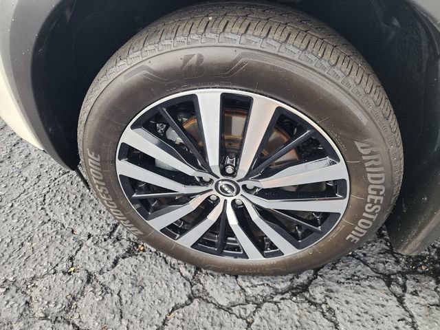 Used 2024 Nissan Pathfinder Platinum w/ Cargo Package image 37