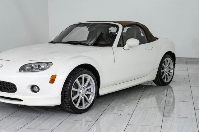 Used 2008 MAZDA MX-5 Miata Grand Touring w/ Premium Pkg RWD image 37