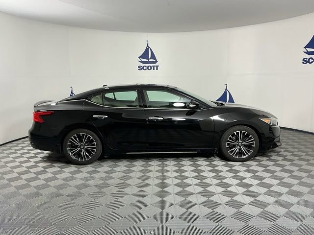 Used 2017 Nissan Maxima Platinum w/ Medallion Package FWD image 6