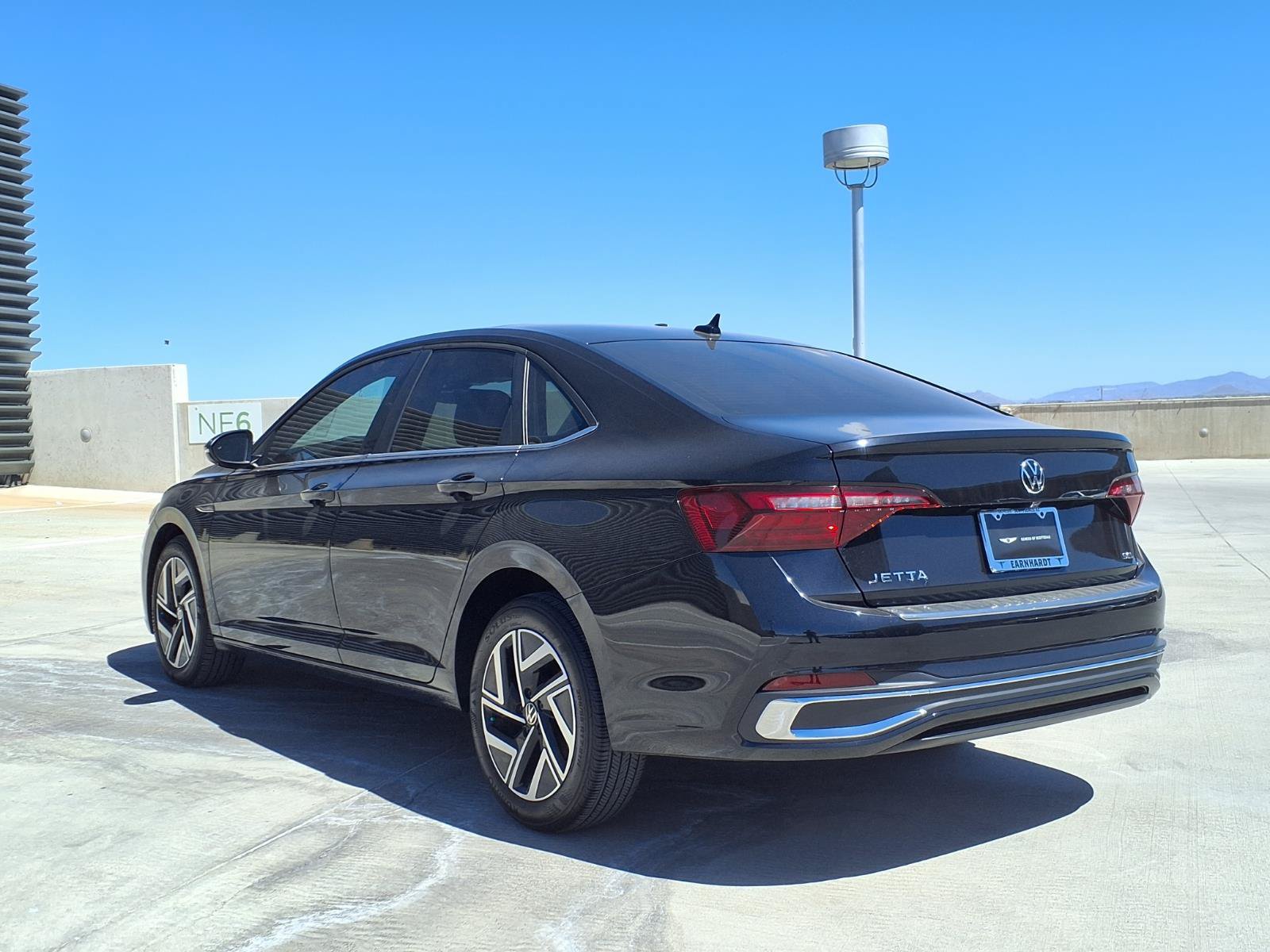 Used 2024 Volkswagen Jetta SEL FWD image 4