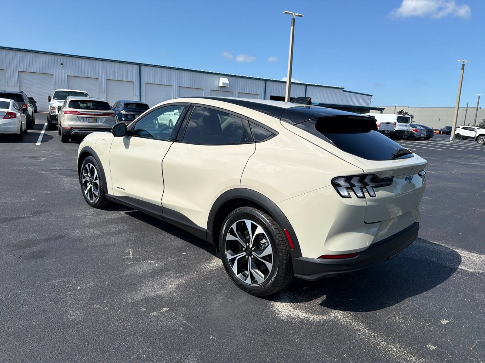 Used 2025 Ford Mustang Mach-E Select w/ Comfort Package Lite AWD/4WD image 9