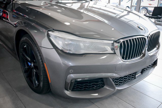 Used 2019 BMW 750i xDrive w/ M Sport Package AWD/4WD image 10