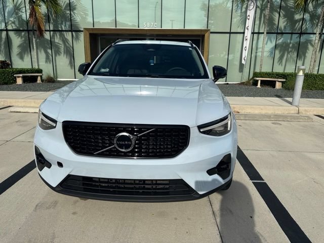 Used 2024 Volvo XC40 B5 Plus AWD/4WD image 7
