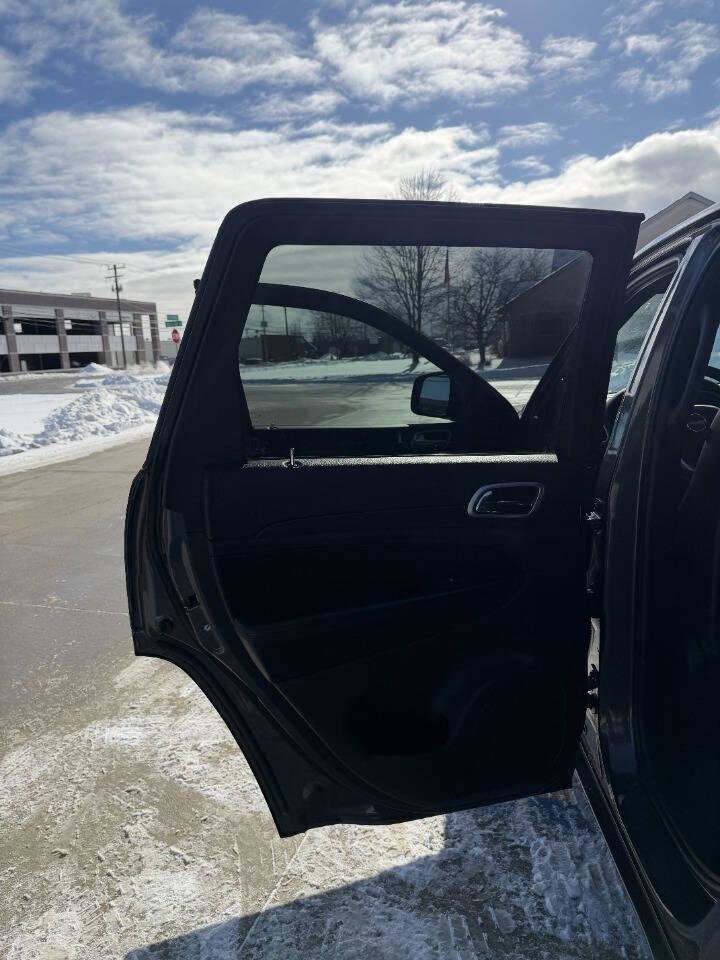 Used 2018 Jeep Grand Cherokee Altitude image 38