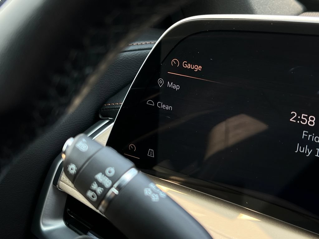 Used 2025 Cadillac XT4 Premium Luxury FWD image 29