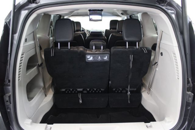 Used 2019 Chrysler Pacifica Touring-L FWD image 28