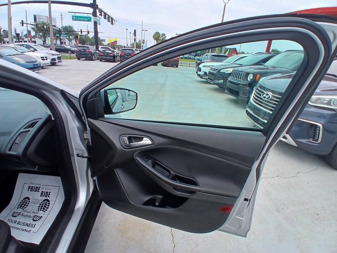 Used 2016 Ford Focus SE FWD image 4