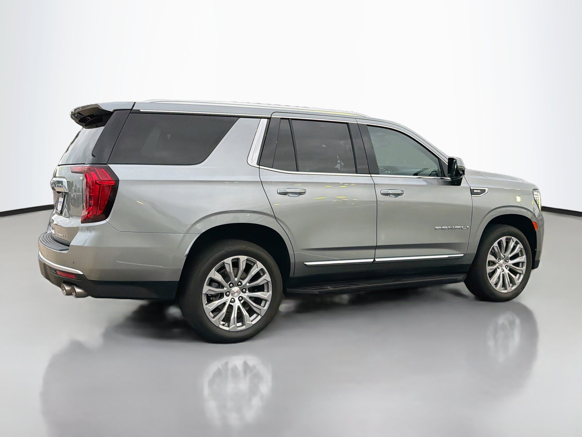 Used 2024 GMC Yukon Denali AWD/4WD image 2