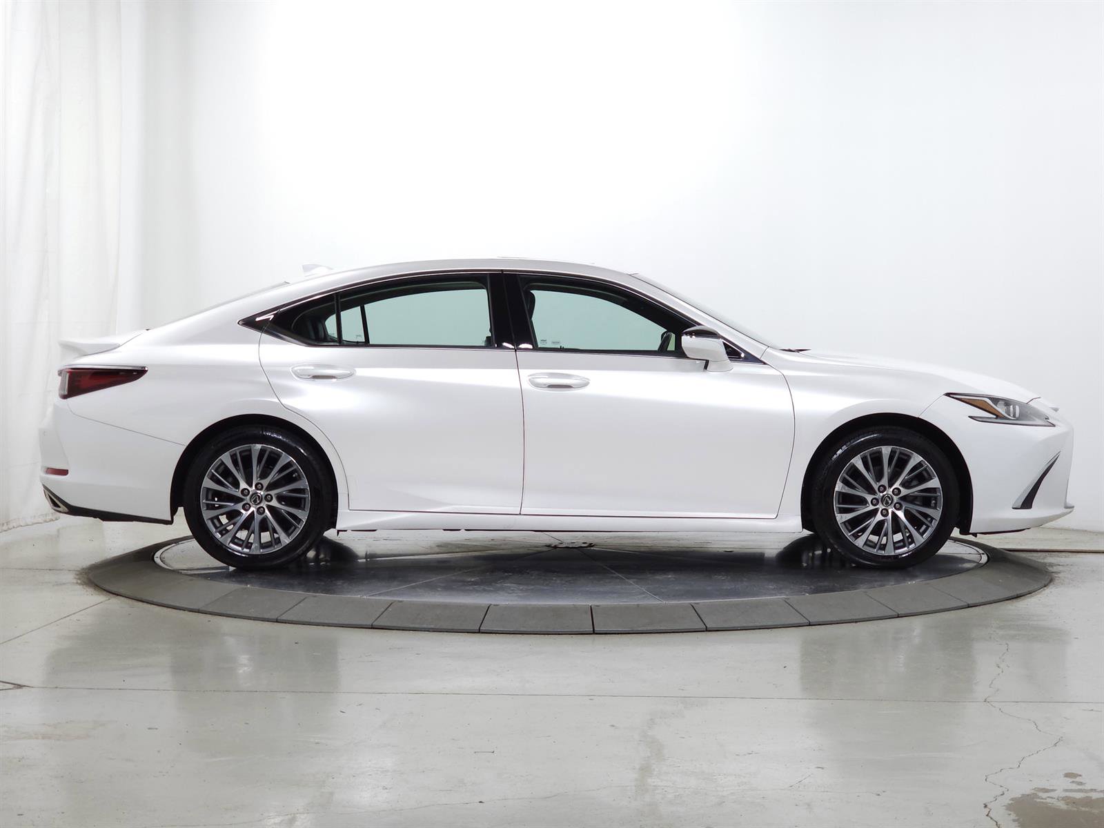 Used 2020 Lexus ES 350 w/ Premium Package image 9