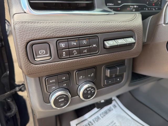 Used 2023 GMC Yukon XL Denali w/ Denali Reserve Package AWD/4WD image 16