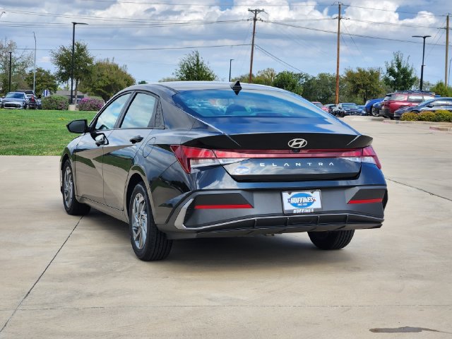 Used 2024 Hyundai Elantra SEL FWD image 5