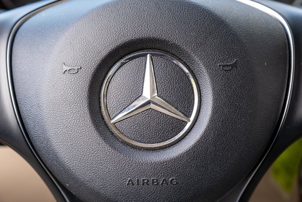 Used 2019 Mercedes-Benz GLC 300 4MATIC image 24
