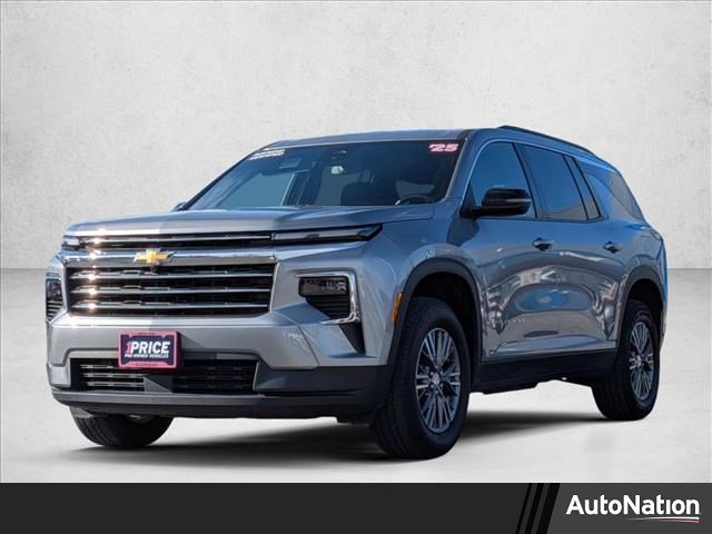 Used 2025 Chevrolet Traverse LT