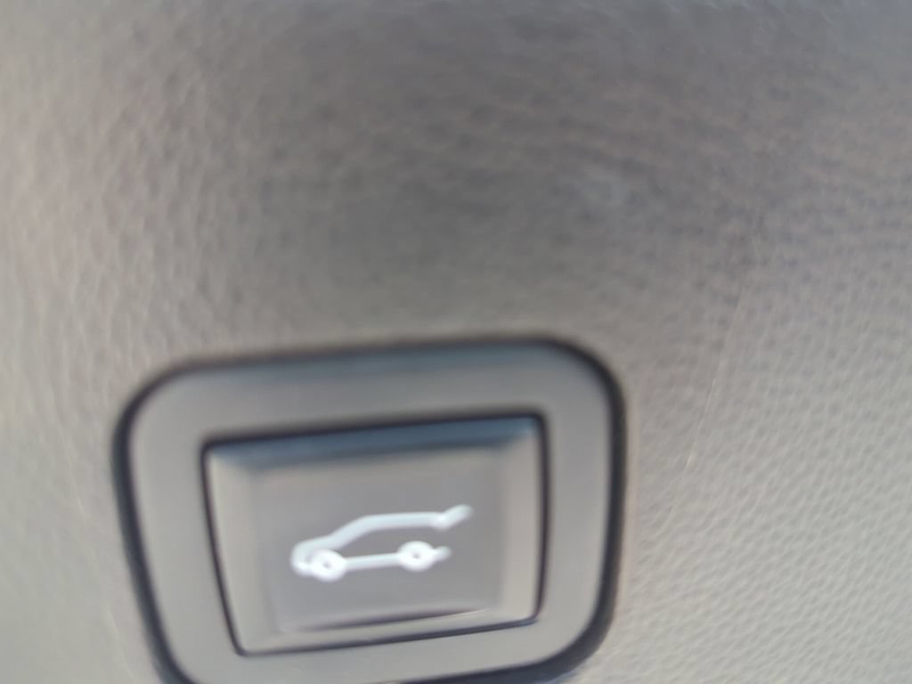 Used 2023 Buick Enclave Essence w/ Sport Touring Edition FWD image 15