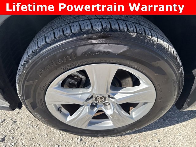 Used 2023 Toyota Highlander LE image 24