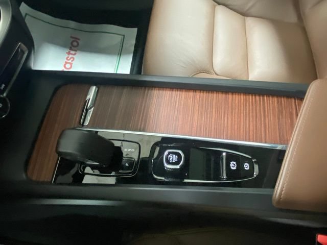 Certified 2025 Volvo V60 B5 Cross Country Plus AWD/4WD image 27