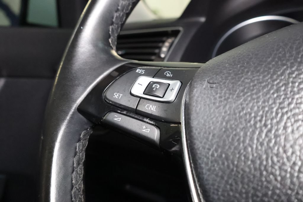 Used 2018 Volkswagen Passat 2.0T SE FWD image 21